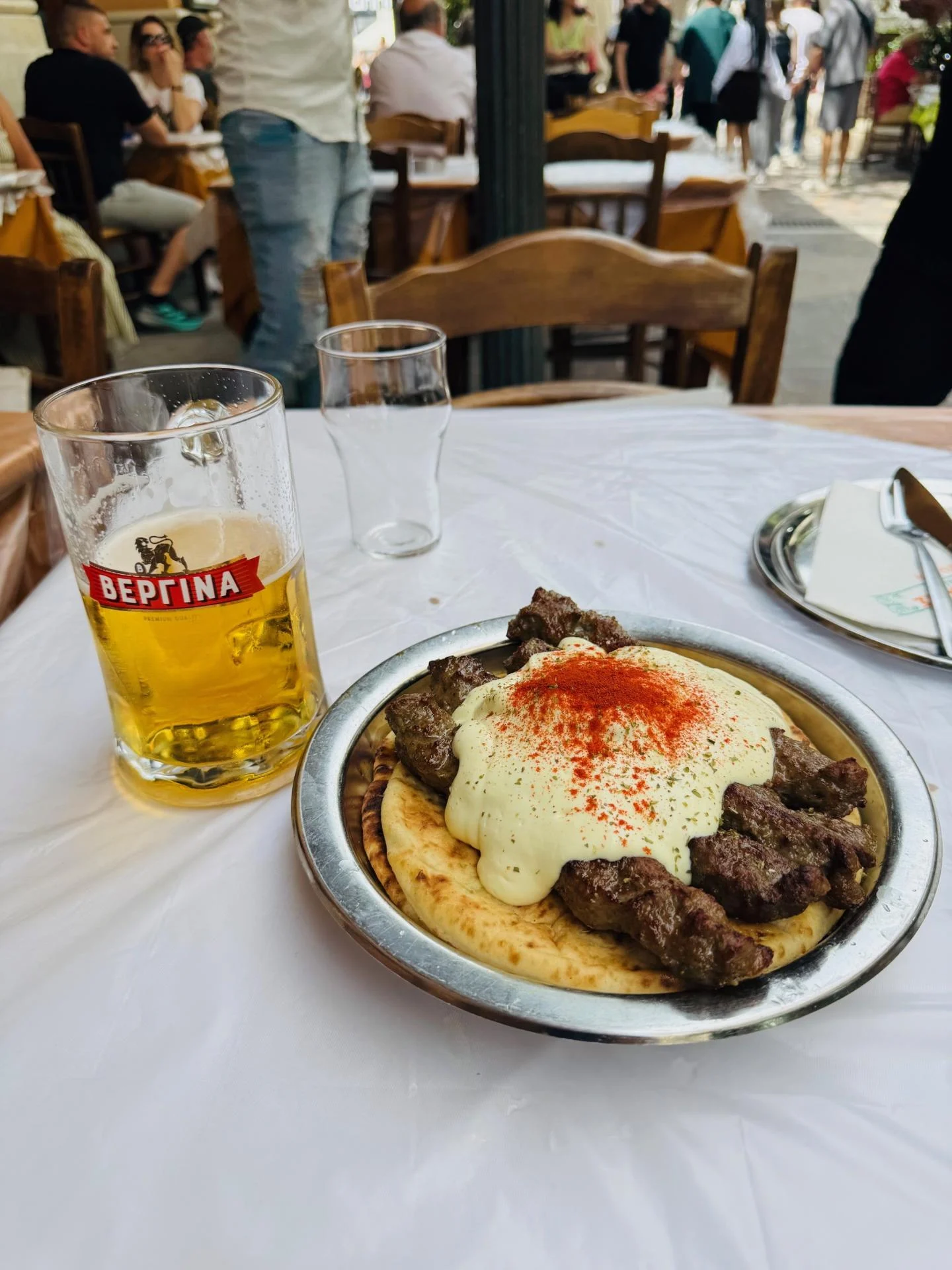 Plat grec et bière